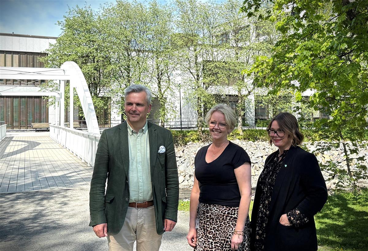 Ordførerne (f.h.) Tonje Bergum Jahr (Vestre Toten), Anne Bjertnæs (Gjøvik) og Bror Helgestad (Østre Toten) - Klikk for stort bilde